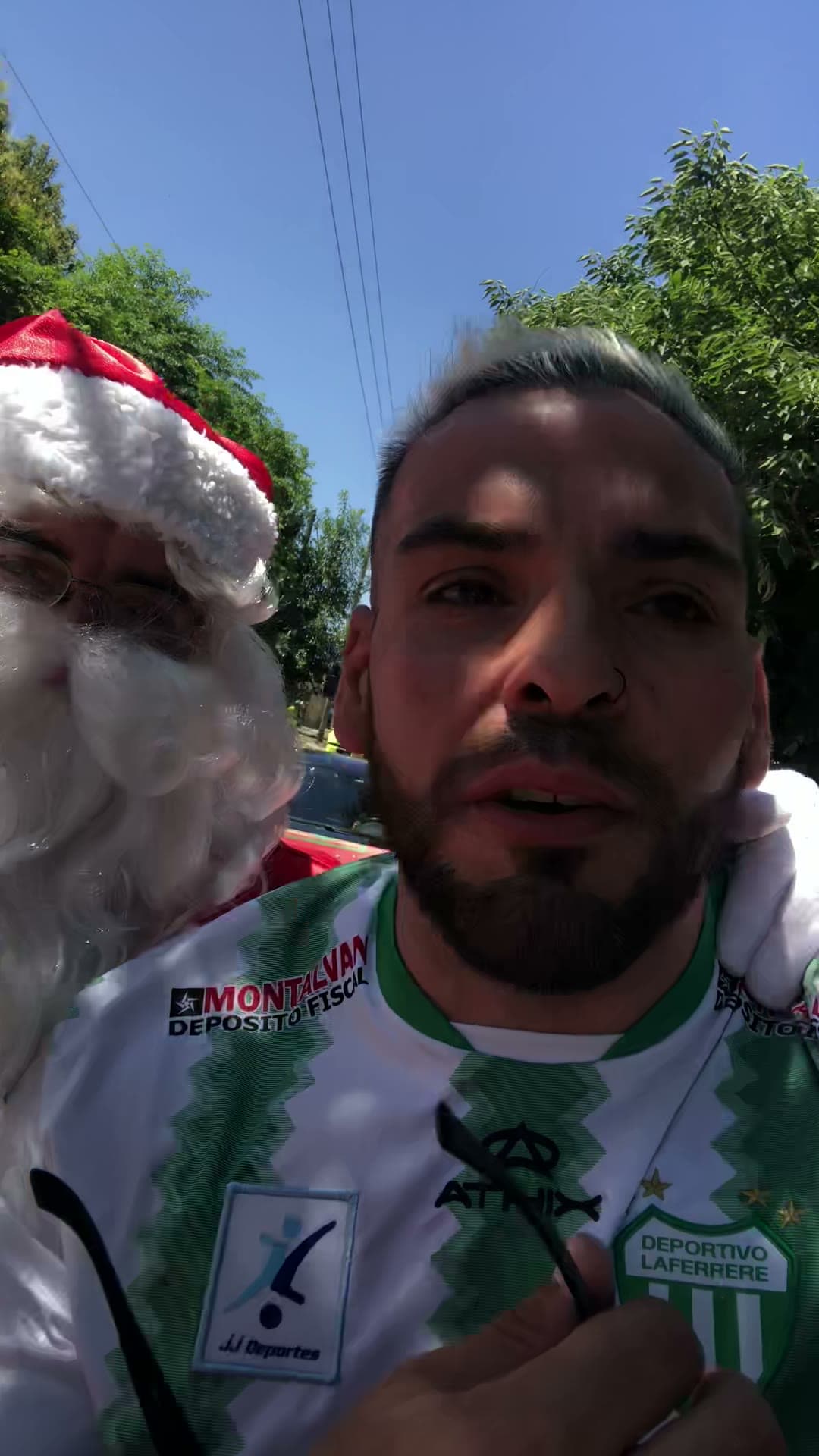 Papá Noel visitando el merendero para la Navidad