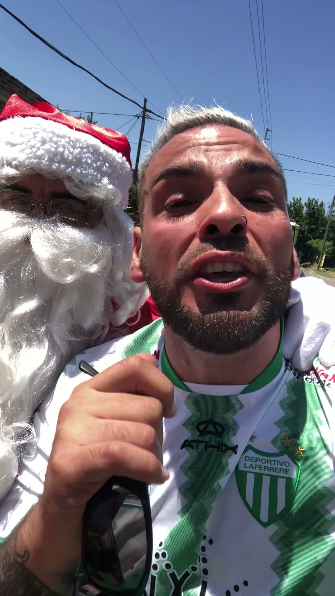 Papá Noel visitando el merendero para la Navidad